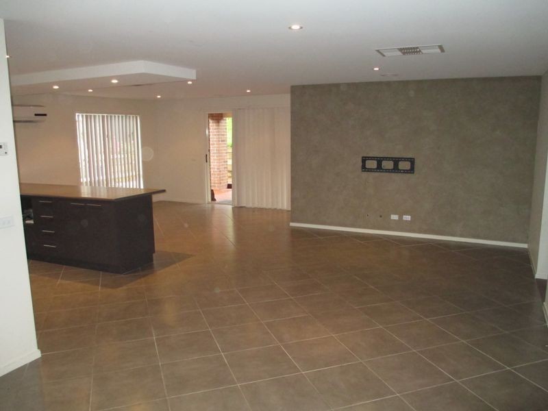 28 Victoria Place, Pakenham VIC 3810