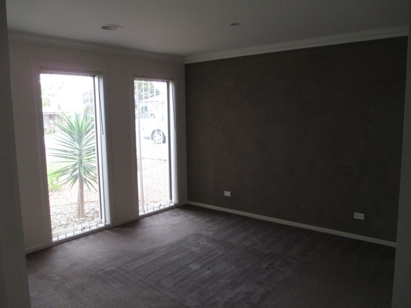 28 Victoria Place, Pakenham VIC 3810