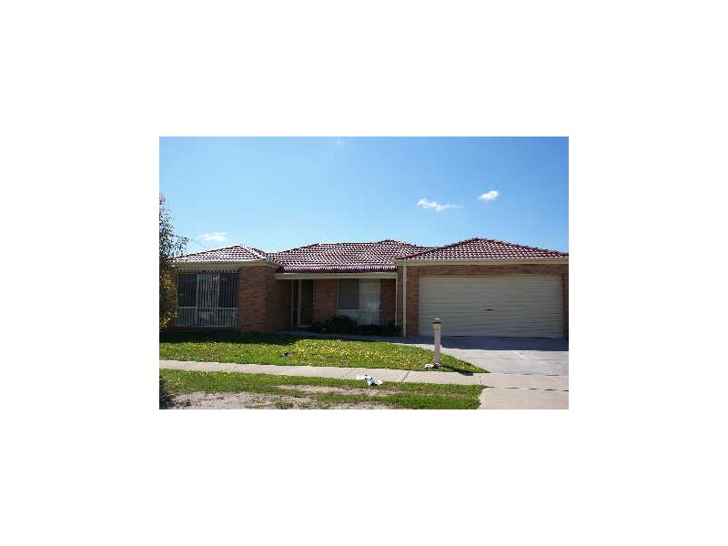 12 Ironbark Close, Hampton Park VIC 3976