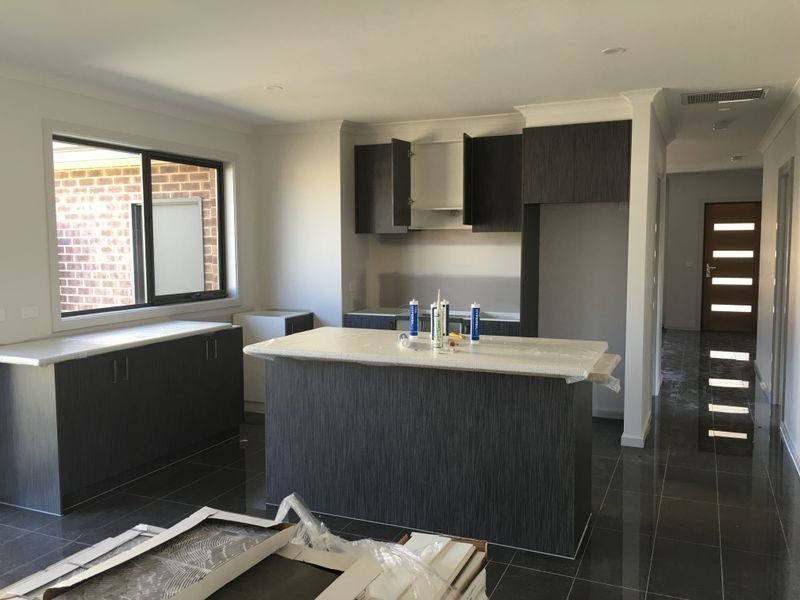 2/15 Elizabeth Street, Cranbourne North VIC 3977