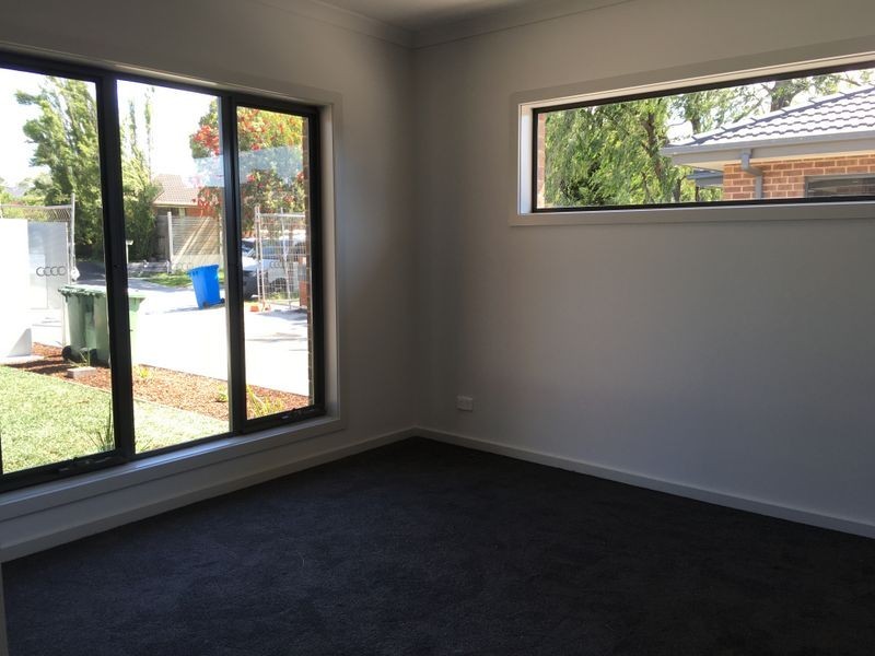 2/15 Elizabeth Street, Cranbourne North VIC 3977