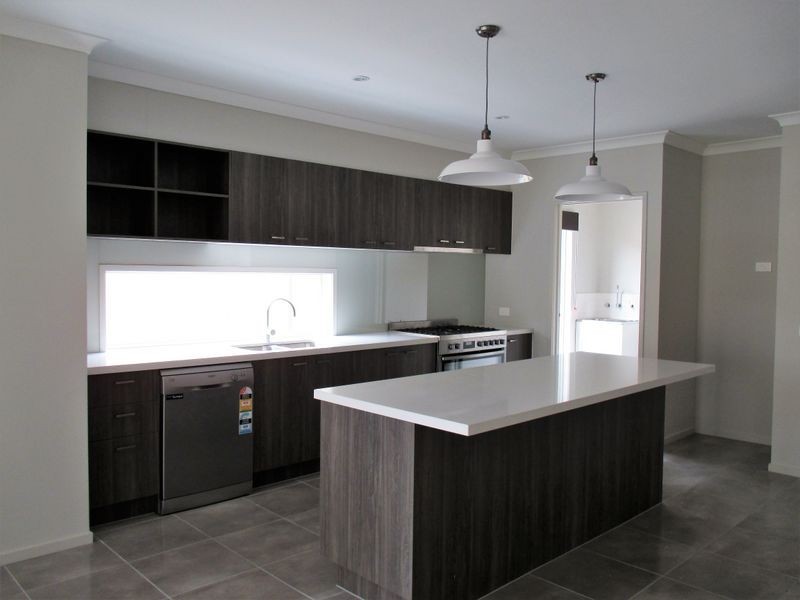 5 Randall Avenue, Clyde North VIC 3978