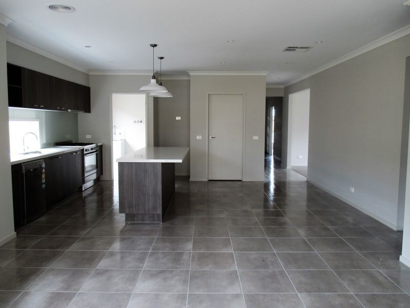 5 Randall Avenue, Clyde North VIC 3978