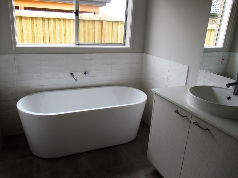 5 Randall Avenue, Clyde North VIC 3978