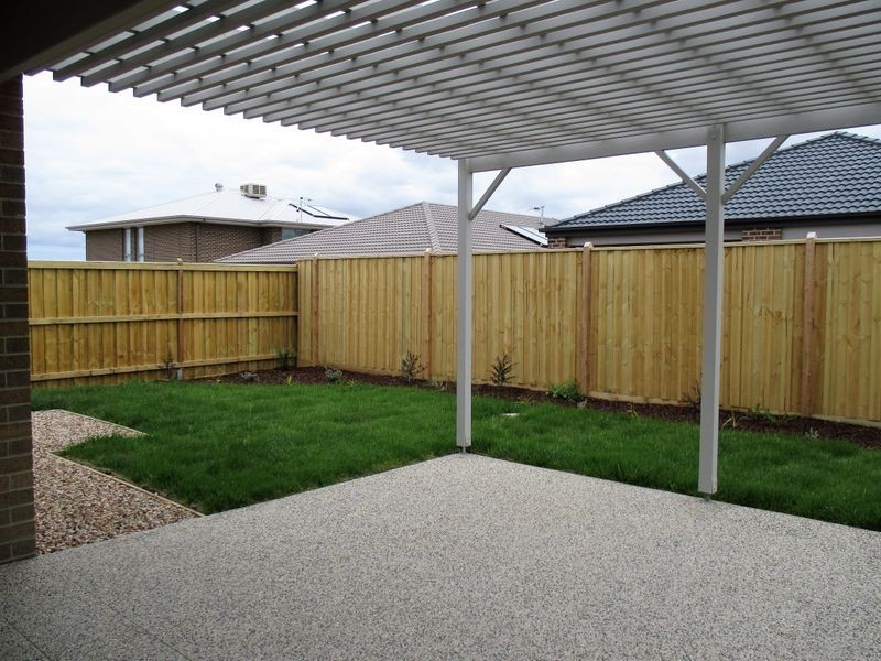 5 Randall Avenue, Clyde North VIC 3978