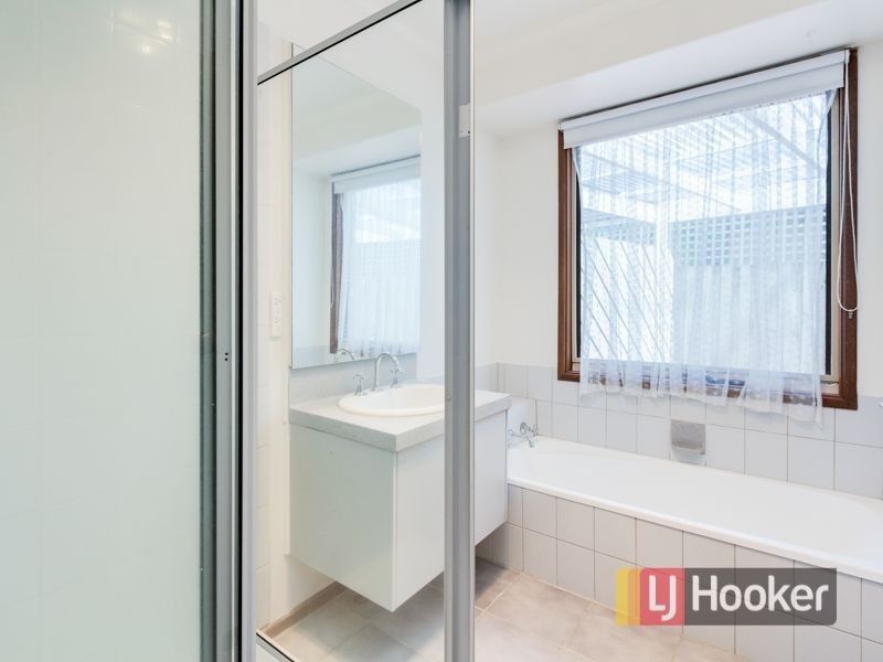 8 Edeys Run, Hampton Park VIC 3976