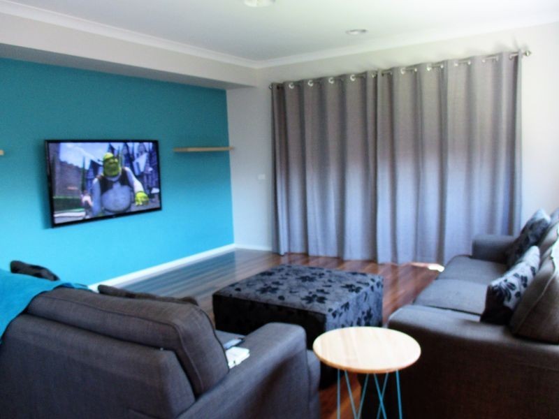 2 Clarence Place, Cranbourne East VIC 3977