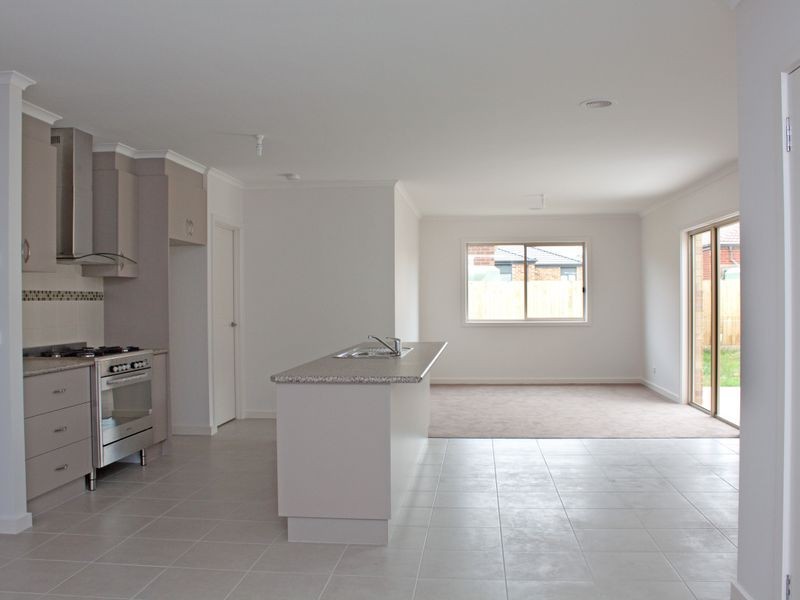 4 Oregano Drive, Lynbrook VIC 3975