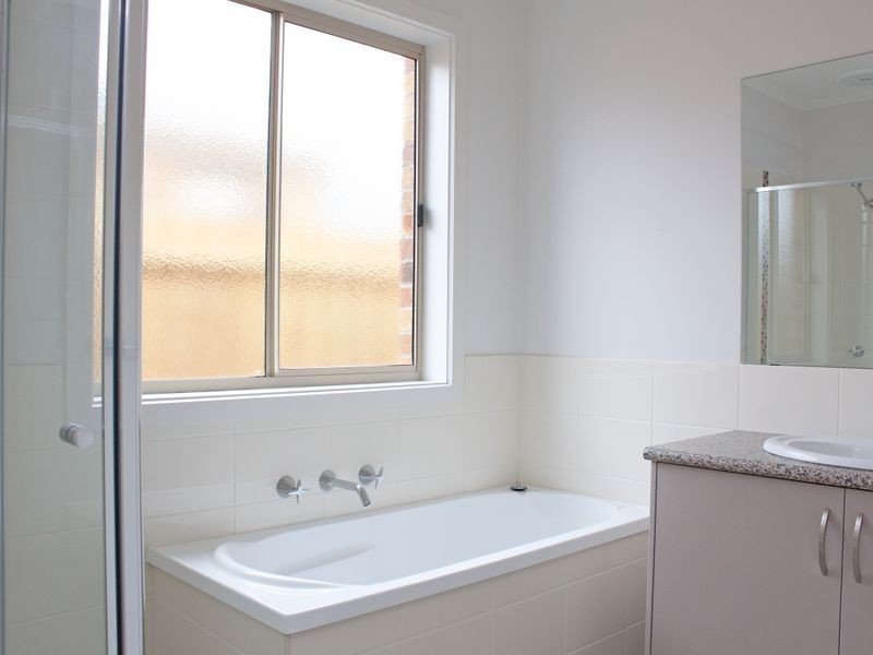 4 Oregano Drive, Lynbrook VIC 3975