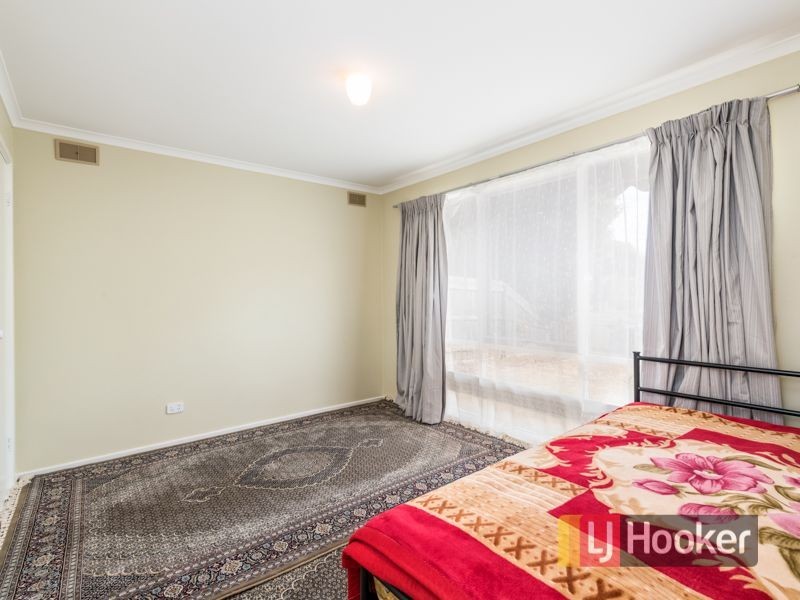 42 Thomas Crescent, Cranbourne VIC 3977