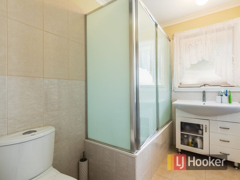 42 Thomas Crescent, Cranbourne VIC 3977