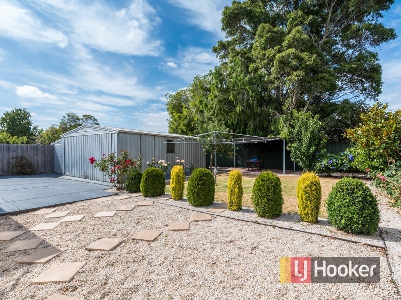 42 Thomas Crescent, Cranbourne VIC 3977