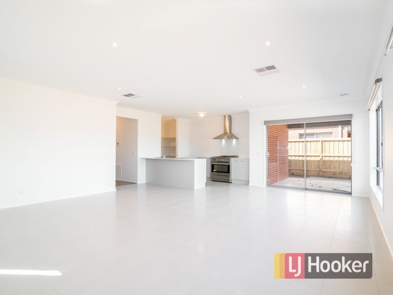 7 Goodison Road, Clyde North VIC 3978