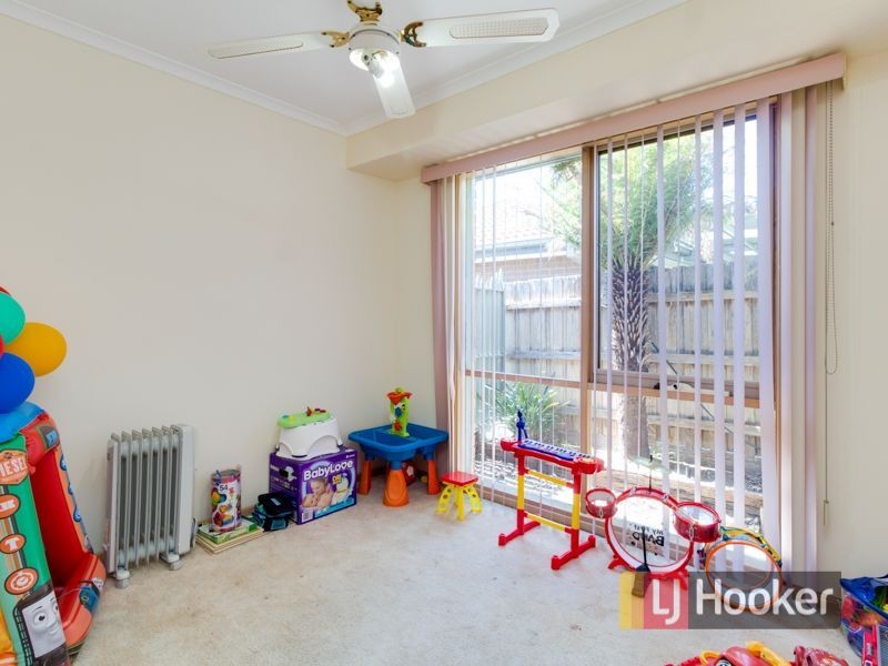 11 Isaac Edey Place, Hampton Park VIC 3976