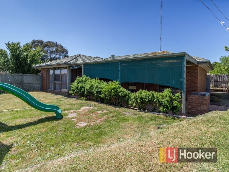 11 Isaac Edey Place, Hampton Park VIC 3976