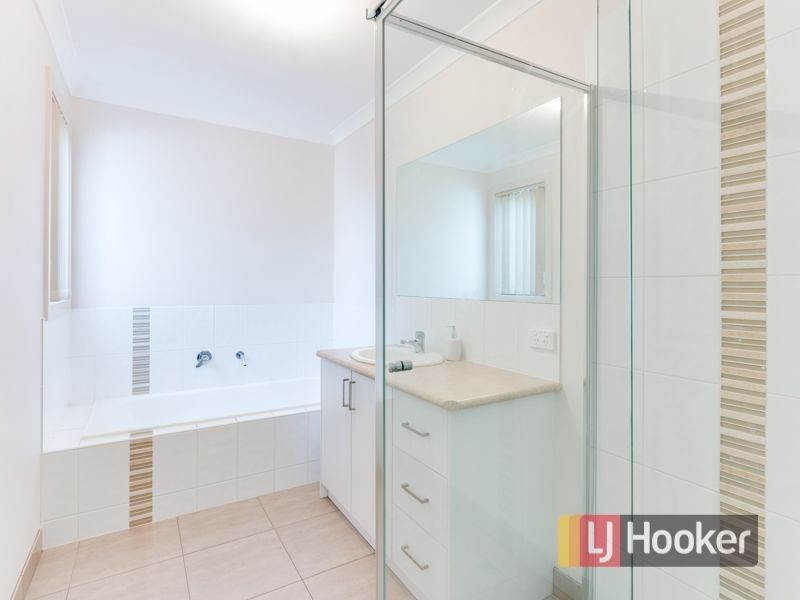 72 Greenvalley Crescent, Hampton Park VIC 3976