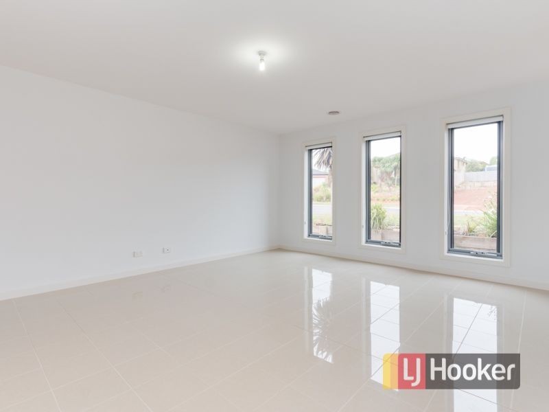 5. Emma Close, Drouin VIC 3818