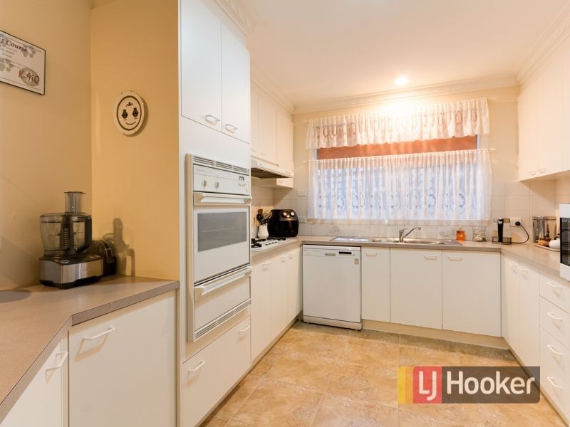 71 Leopold Crescent, Hampton Park VIC 3976