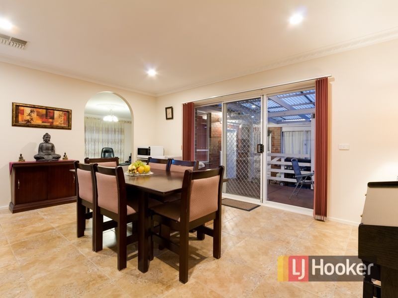 71 Leopold Crescent, Hampton Park VIC 3976