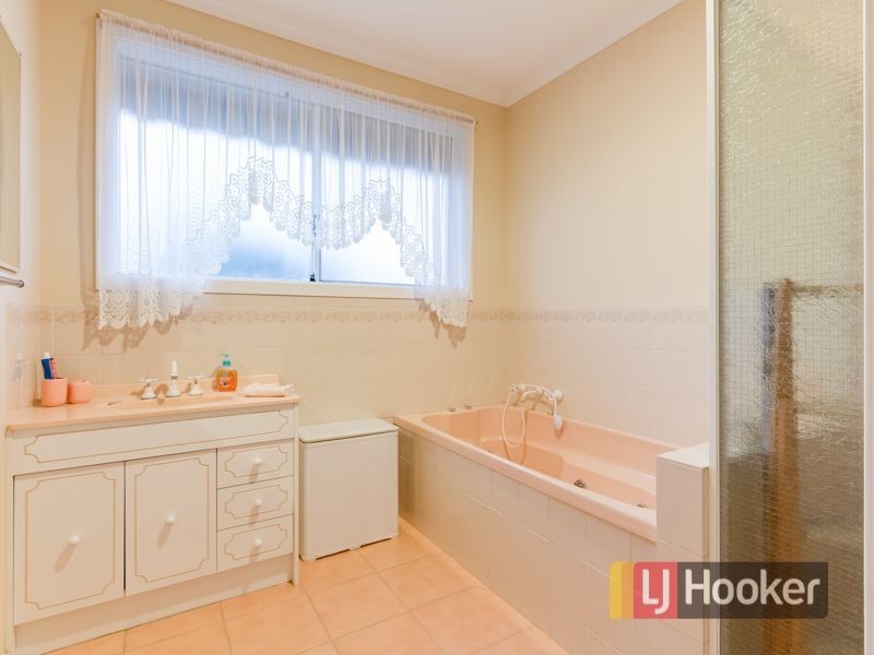 71 Leopold Crescent, Hampton Park VIC 3976