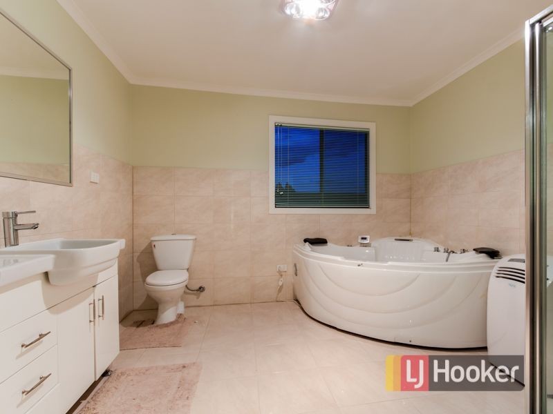 16 Canterbury Close, Narre Warren VIC 3805