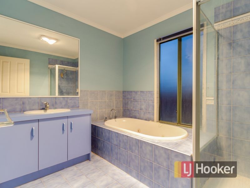 16 Canterbury Close, Narre Warren VIC 3805