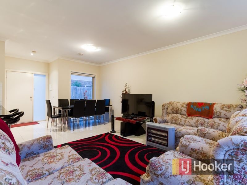 6/12-14 Kingsfield Cresent, Lynbrook VIC 3975