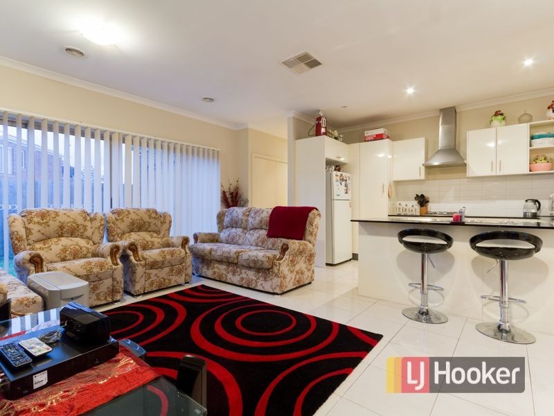 6/12-14 Kingsfield Cresent, Lynbrook VIC 3975