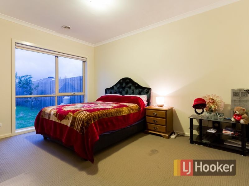 6/12-14 Kingsfield Cresent, Lynbrook VIC 3975