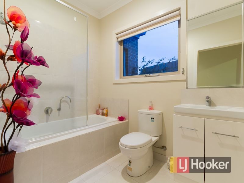 6/12-14 Kingsfield Cresent, Lynbrook VIC 3975