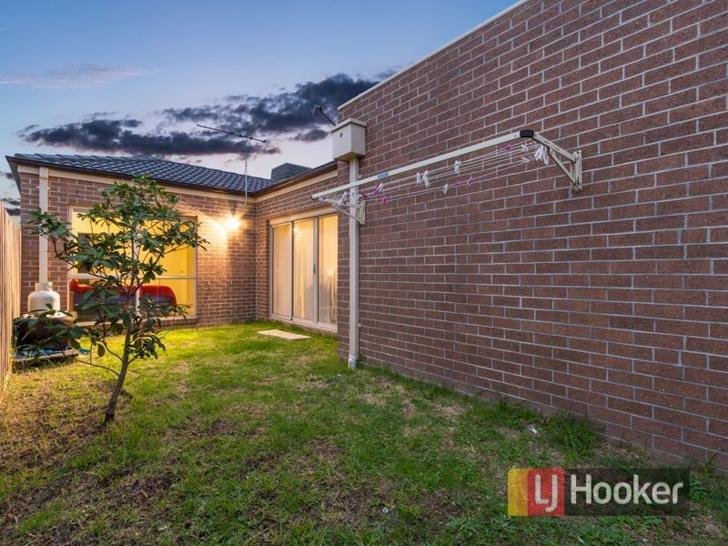 6/12-14 Kingsfield Cresent, Lynbrook VIC 3975