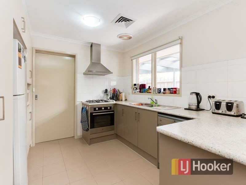 4 Hedley Place, Hampton Park VIC 3976