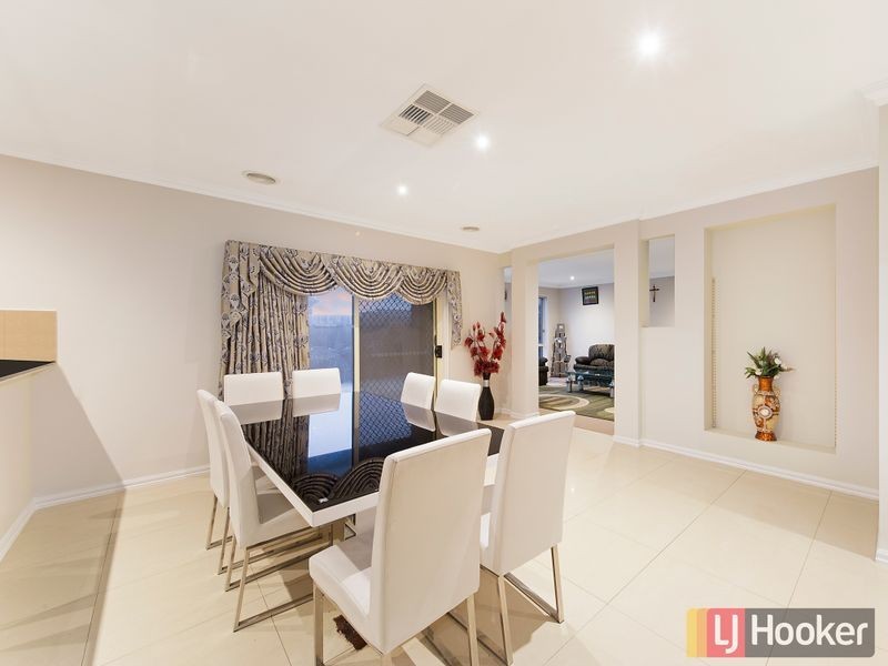 130 Paterson Drive, Lynbrook VIC 3975