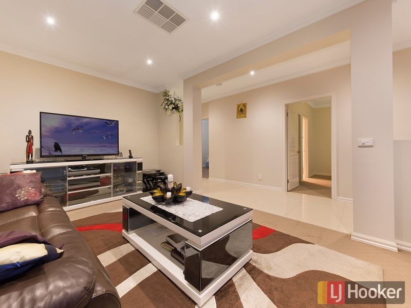 130 Paterson Drive, Lynbrook VIC 3975