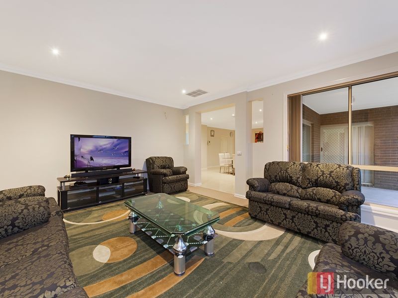 130 Paterson Drive, Lynbrook VIC 3975