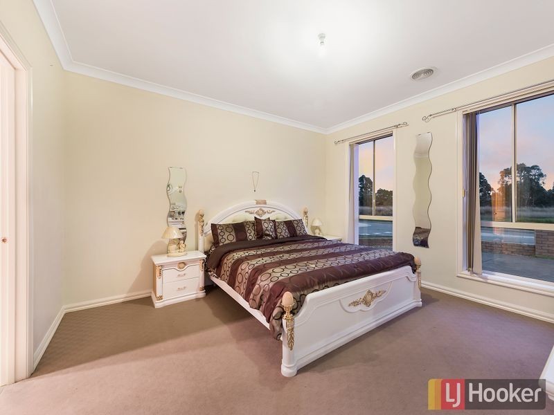 130 Paterson Drive, Lynbrook VIC 3975