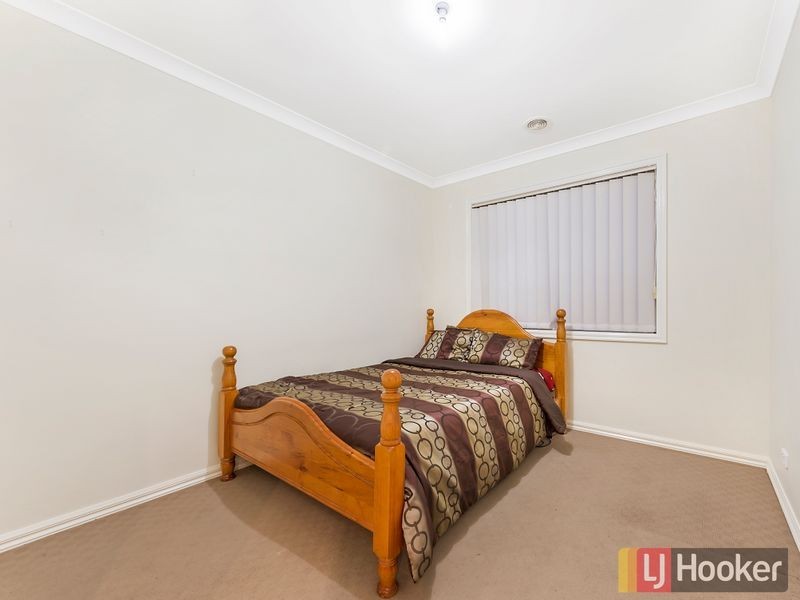 130 Paterson Drive, Lynbrook VIC 3975