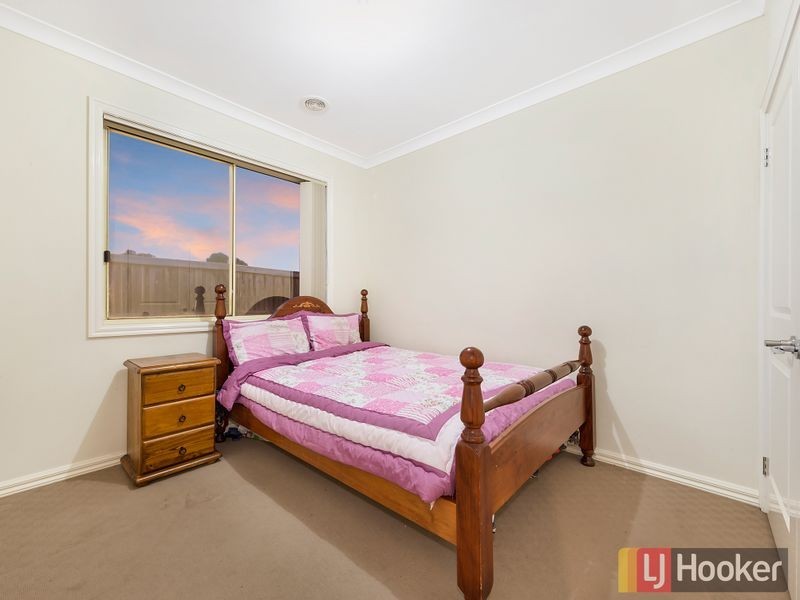 130 Paterson Drive, Lynbrook VIC 3975