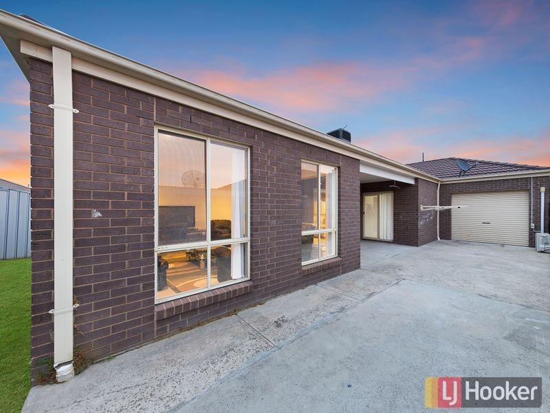 130 Paterson Drive, Lynbrook VIC 3975