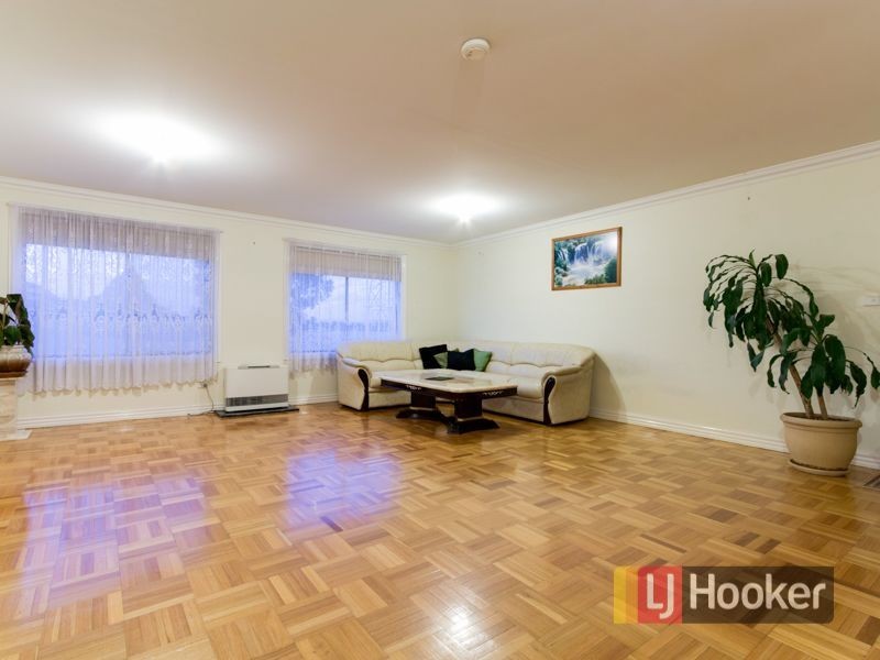 32 Lesley Drive, Hampton Park VIC 3976