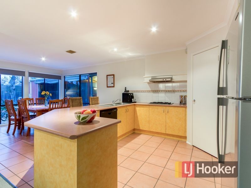 15 Pendle Close, Narre Warren South VIC 3805