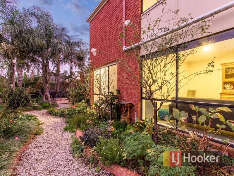 15 Pendle Close, Narre Warren South VIC 3805