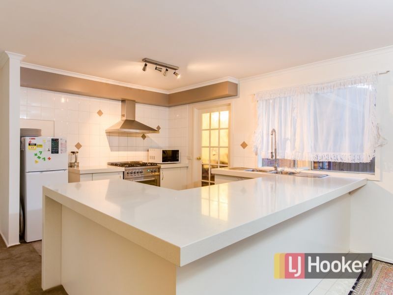 8 Bolwarra Court, Cranbourne VIC 3977