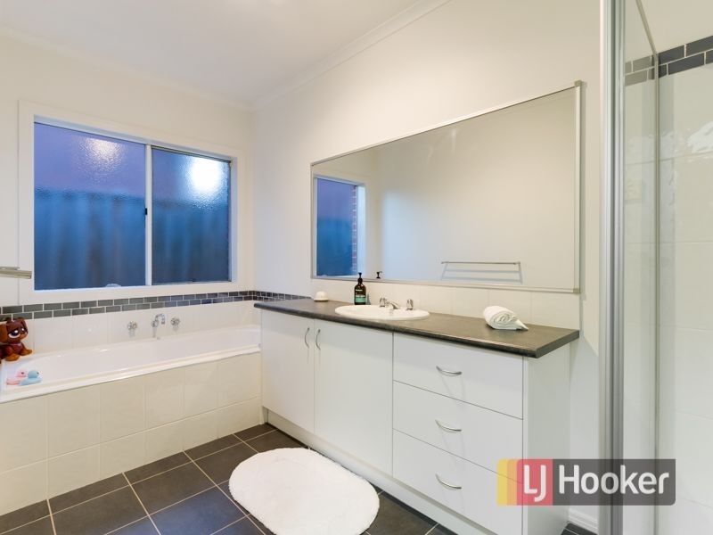 5 Bishop Place, Berwick VIC 3806