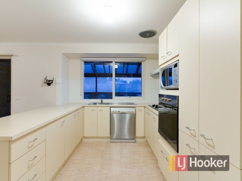 31 Lawless Drive, Cranbourne North VIC 3977