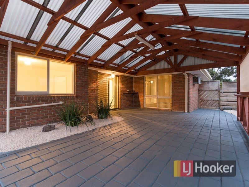 31 Lawless Drive, Cranbourne North VIC 3977