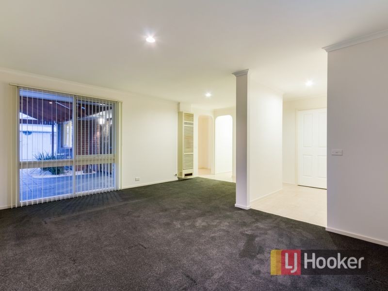 31 Lawless Drive, Cranbourne North VIC 3977