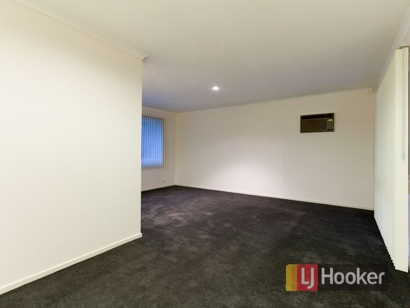 31 Lawless Drive, Cranbourne North VIC 3977