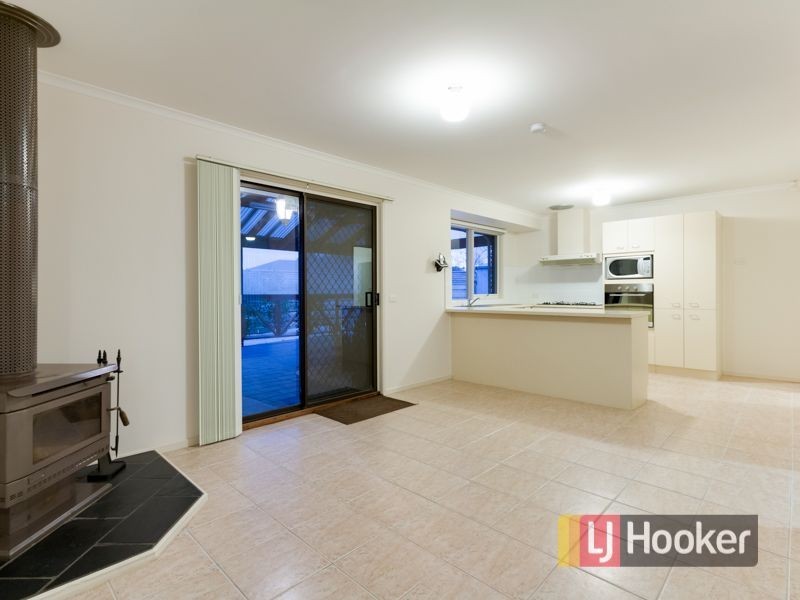 31 Lawless Drive, Cranbourne North VIC 3977