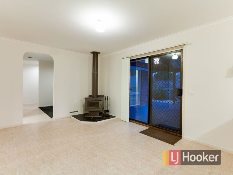 31 Lawless Drive, Cranbourne North VIC 3977